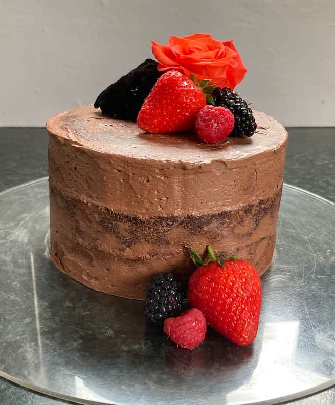 semi naked cake